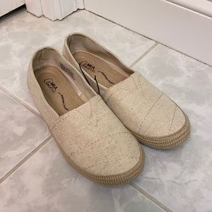 Simple cream colored flat